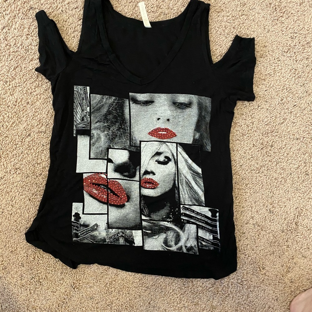 Open shoulder top